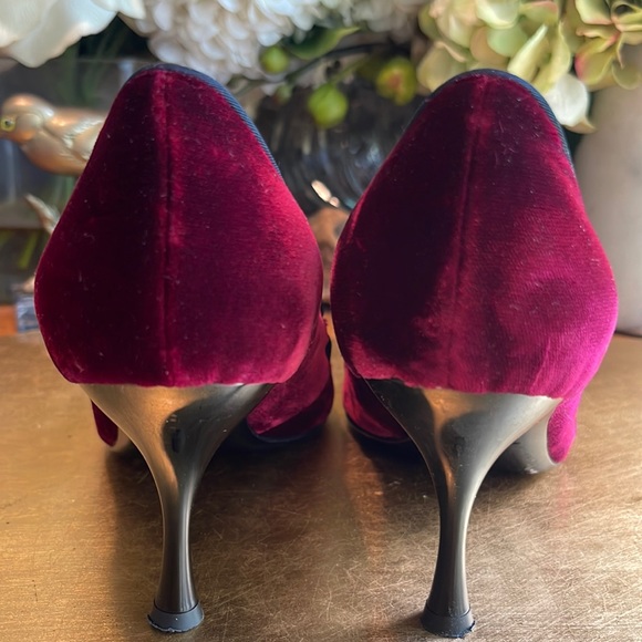 RARE! Salvatore Ferragamo Lace-Up Crushed Velvet Pumps - Picture 5 of 16